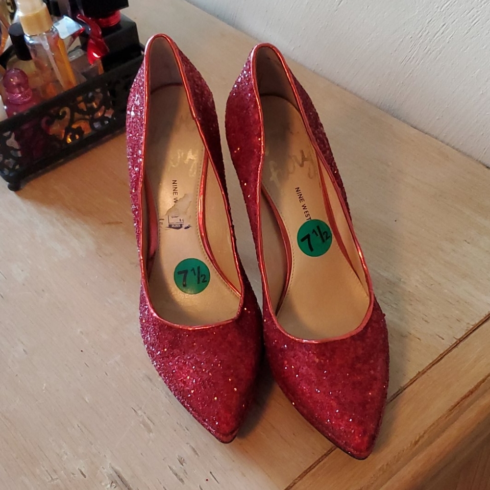 Heels - Picture 3 of 3